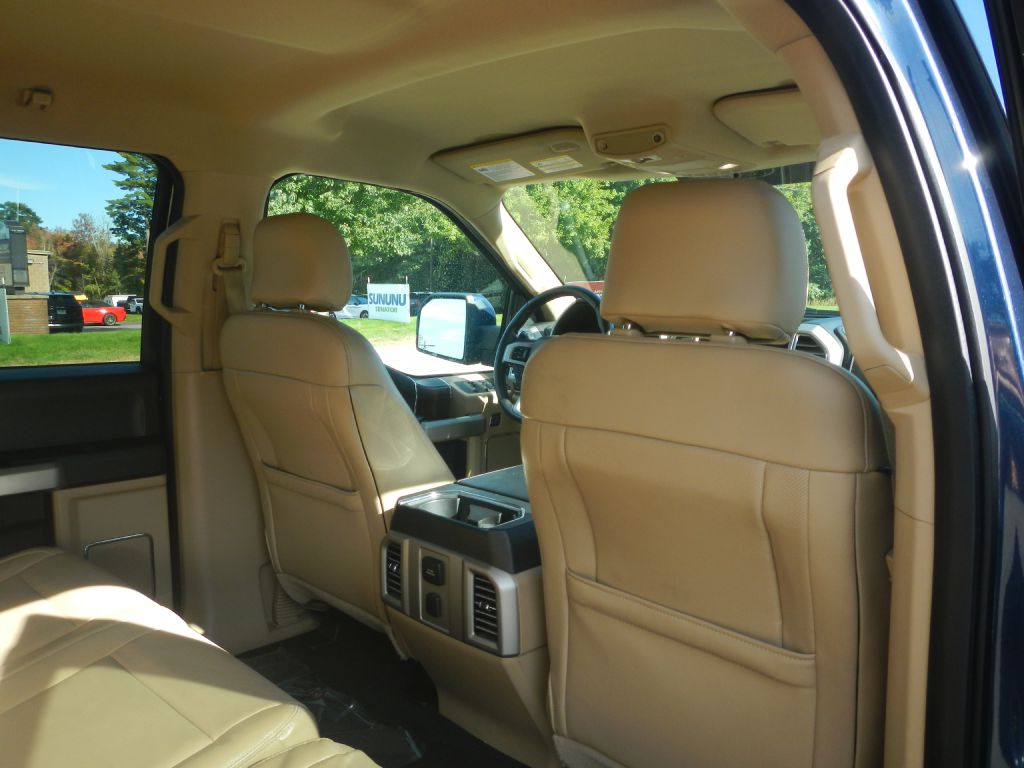 Photo 29 of this FORD F150 LARIAT 4WD