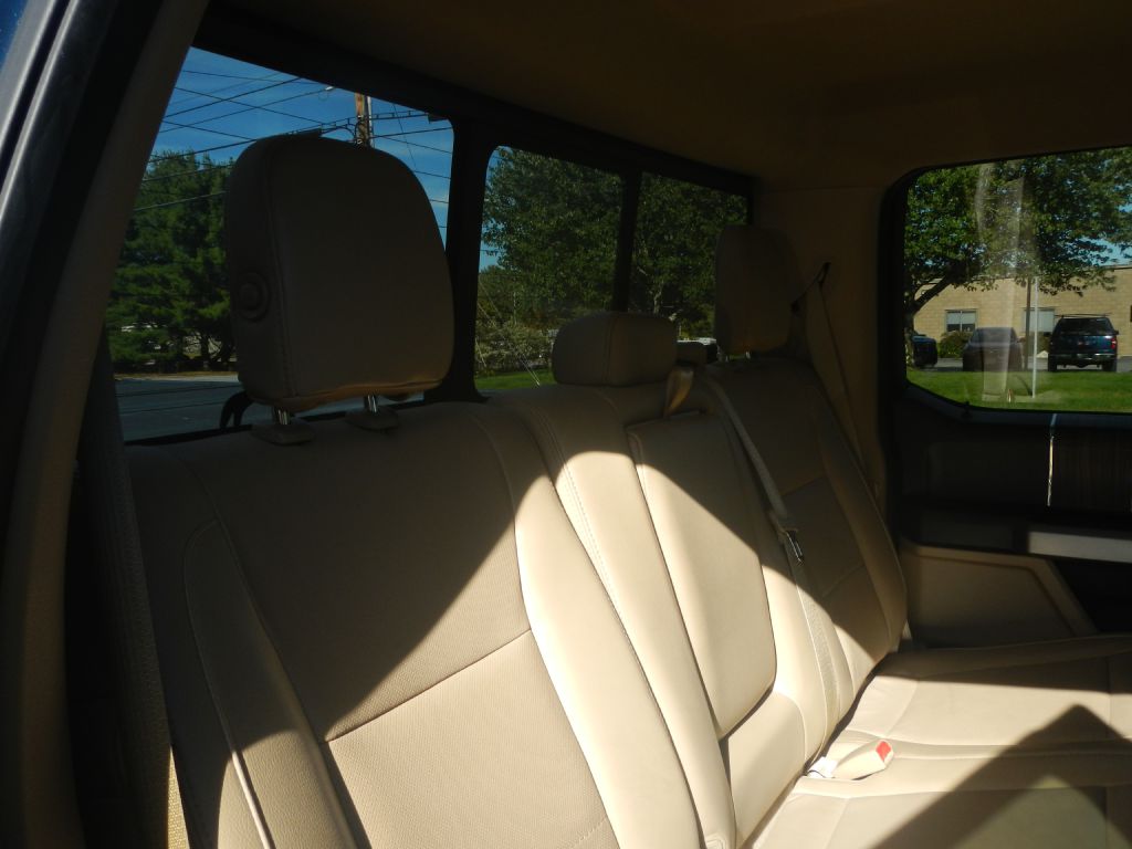 Photo 30 of this FORD F150 LARIAT 4WD