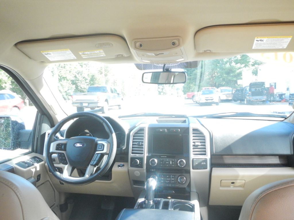 Photo 32 of this FORD F150 LARIAT 4WD