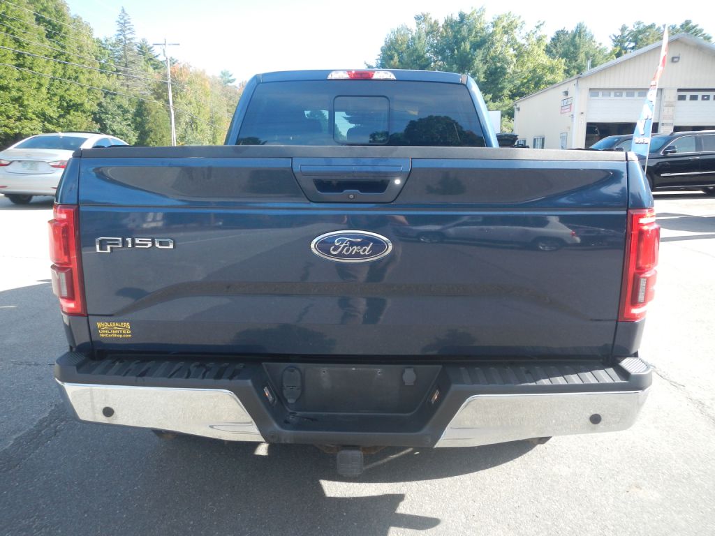 Photo 34 of this FORD F150 LARIAT 4WD