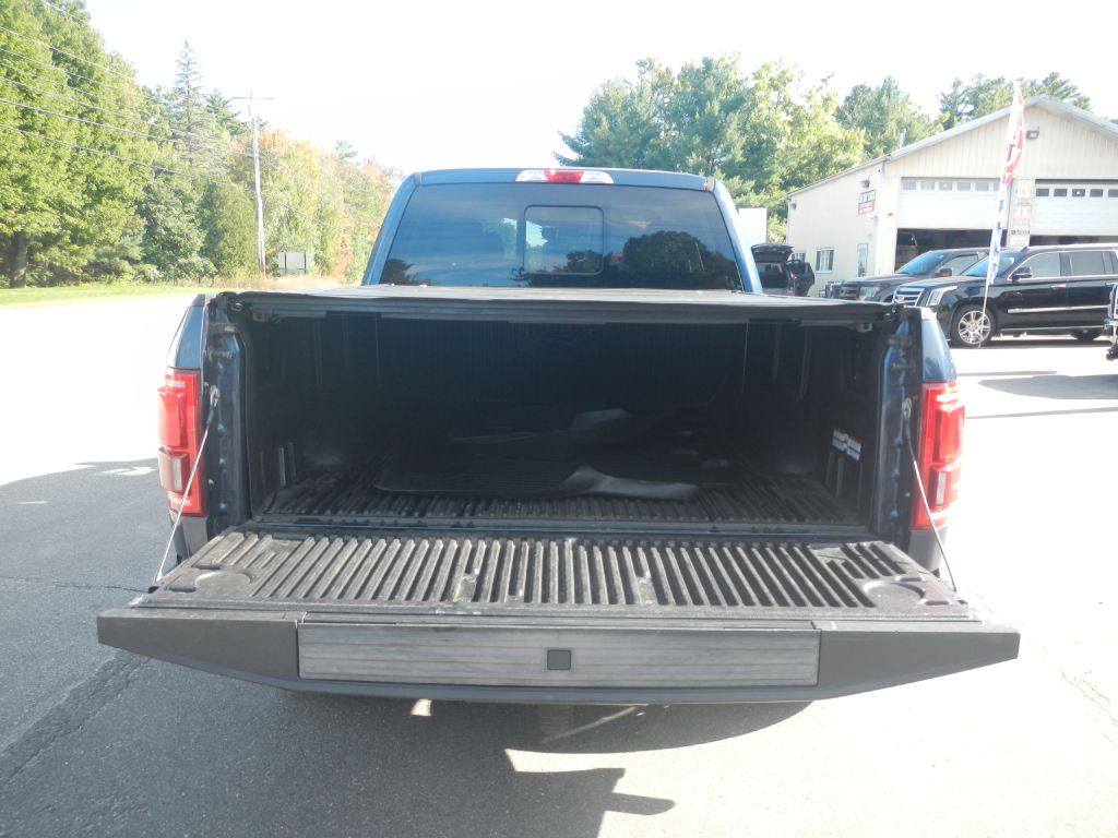 Photo 36 of this FORD F150 LARIAT 4WD