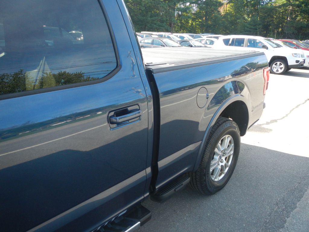 Photo 39 of this FORD F150 LARIAT 4WD