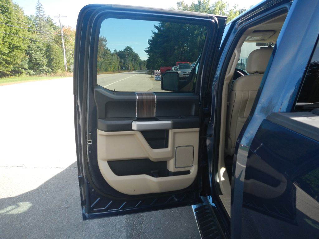Photo 40 of this FORD F150 LARIAT 4WD