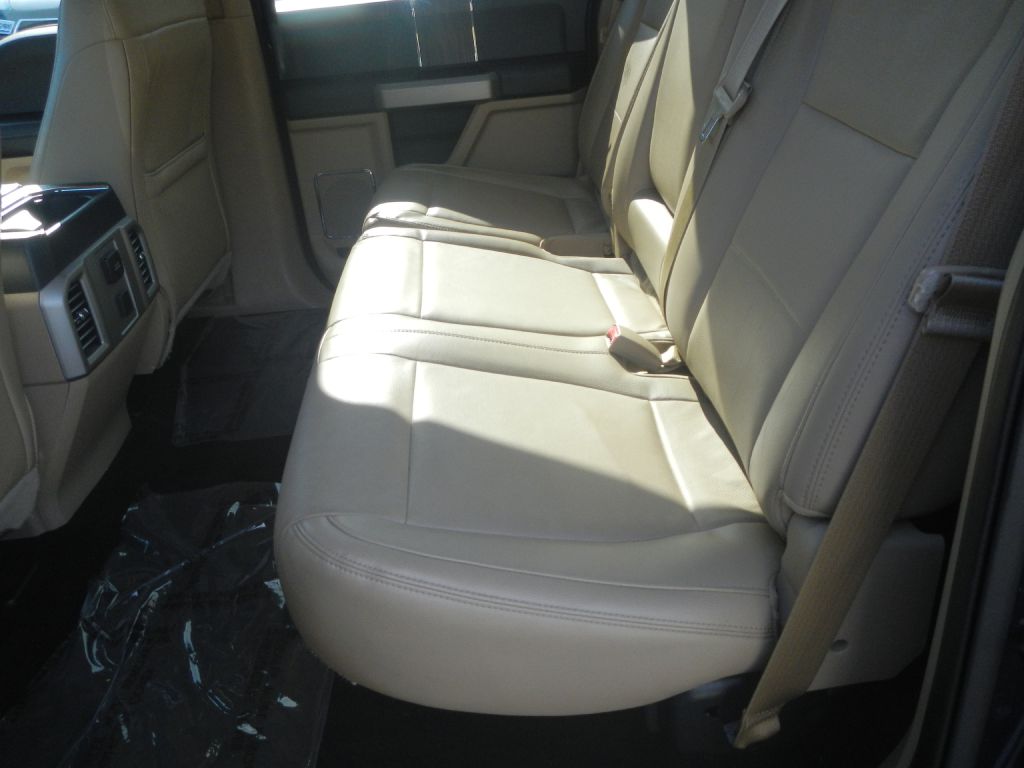 Photo 42 of this FORD F150 LARIAT 4WD