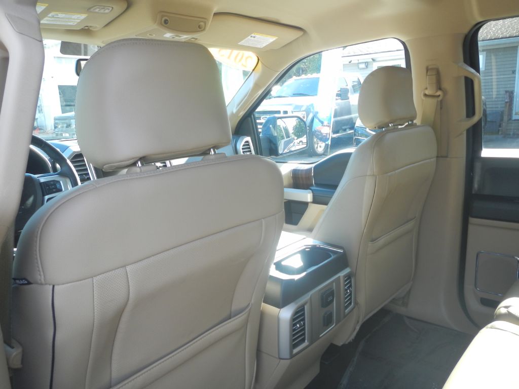 Photo 44 of this FORD F150 LARIAT 4WD
