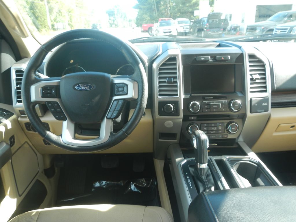 Photo 46 of this FORD F150 LARIAT 4WD