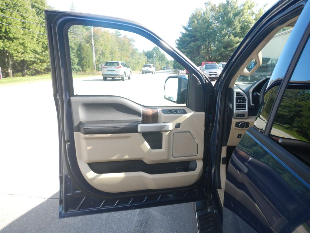 Photo 47 of this FORD F150 LARIAT 4WD