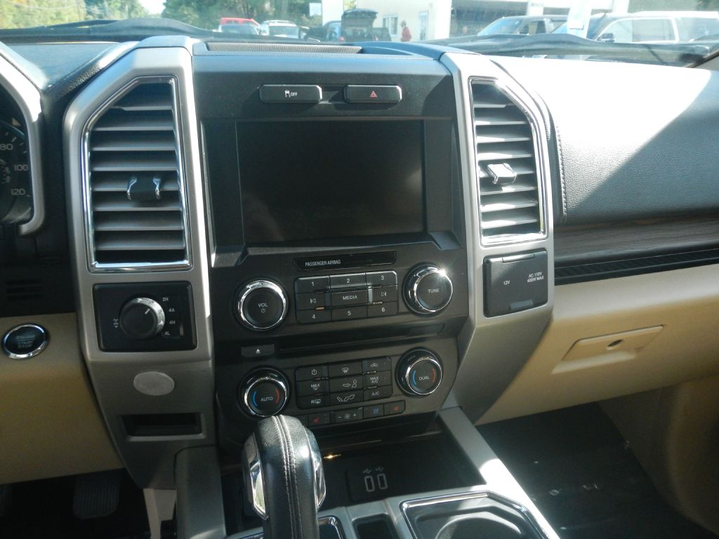Photo 51 of this FORD F150 LARIAT 4WD
