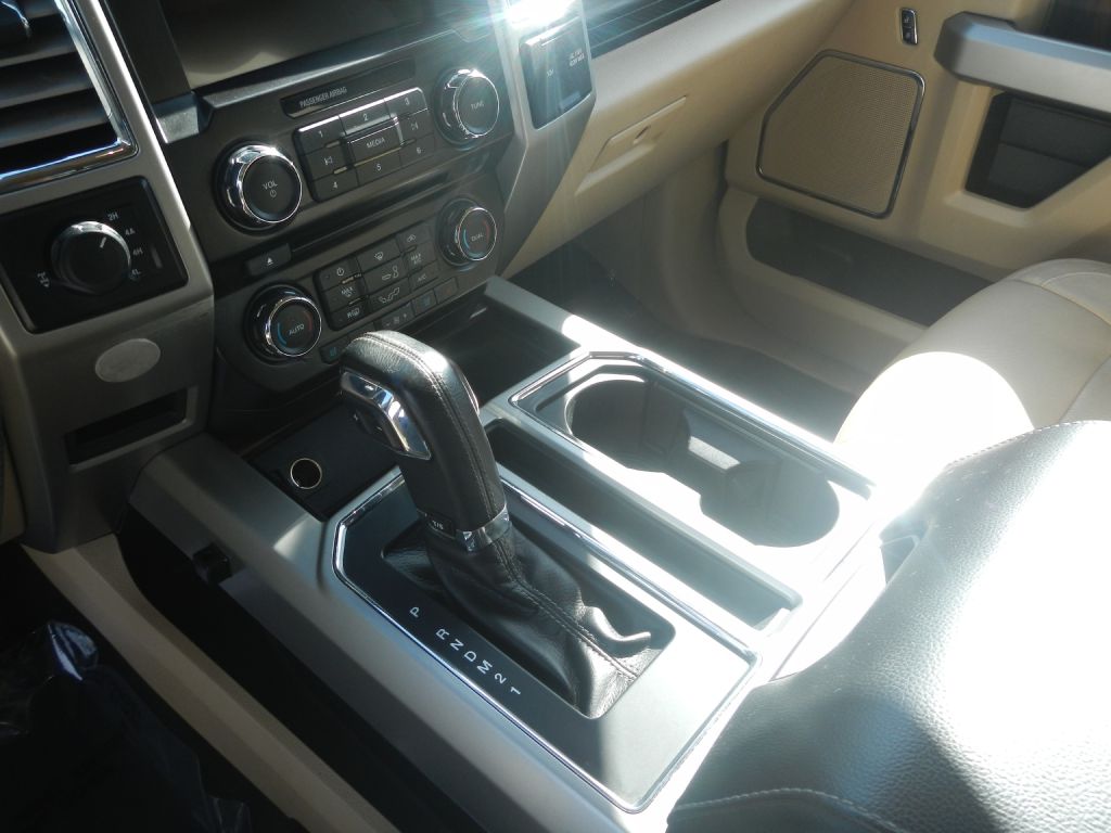 Photo 52 of this FORD F150 LARIAT 4WD