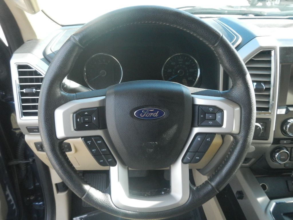 Photo 54 of this FORD F150 LARIAT 4WD
