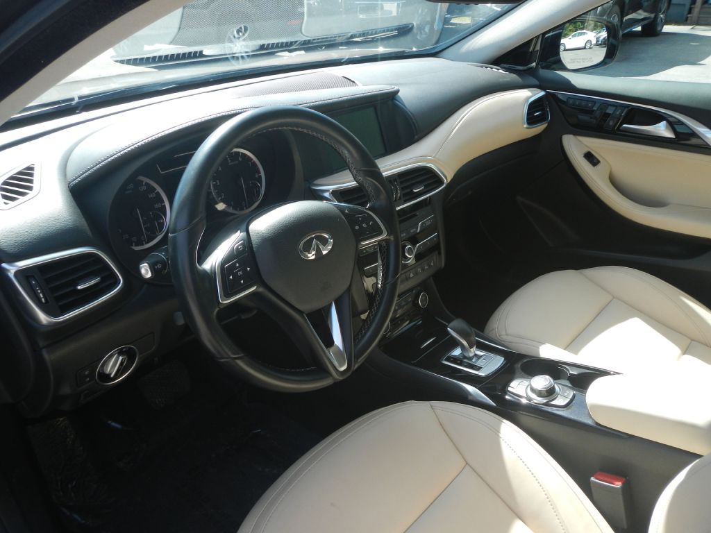 Photo 3 of this INFINITI QX30 AWD