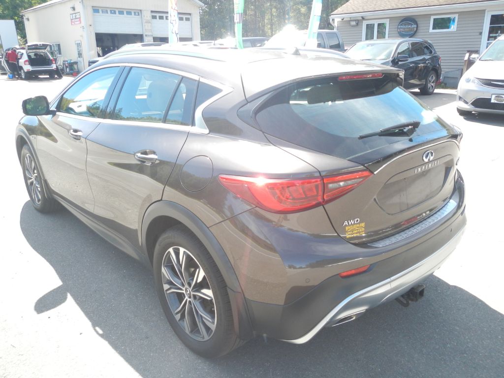 Photo 6 of this INFINITI QX30 AWD