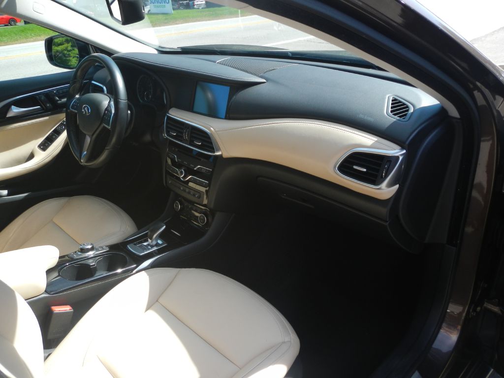 Photo 10 of this INFINITI QX30 AWD