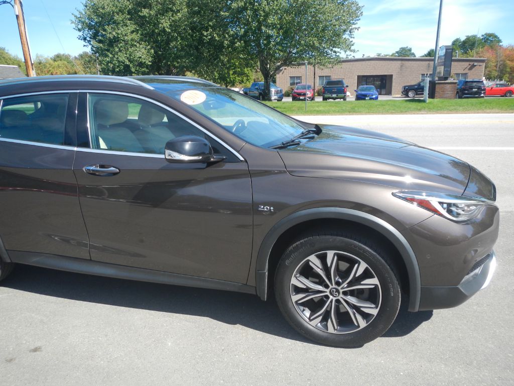 Photo 13 of this INFINITI QX30 AWD