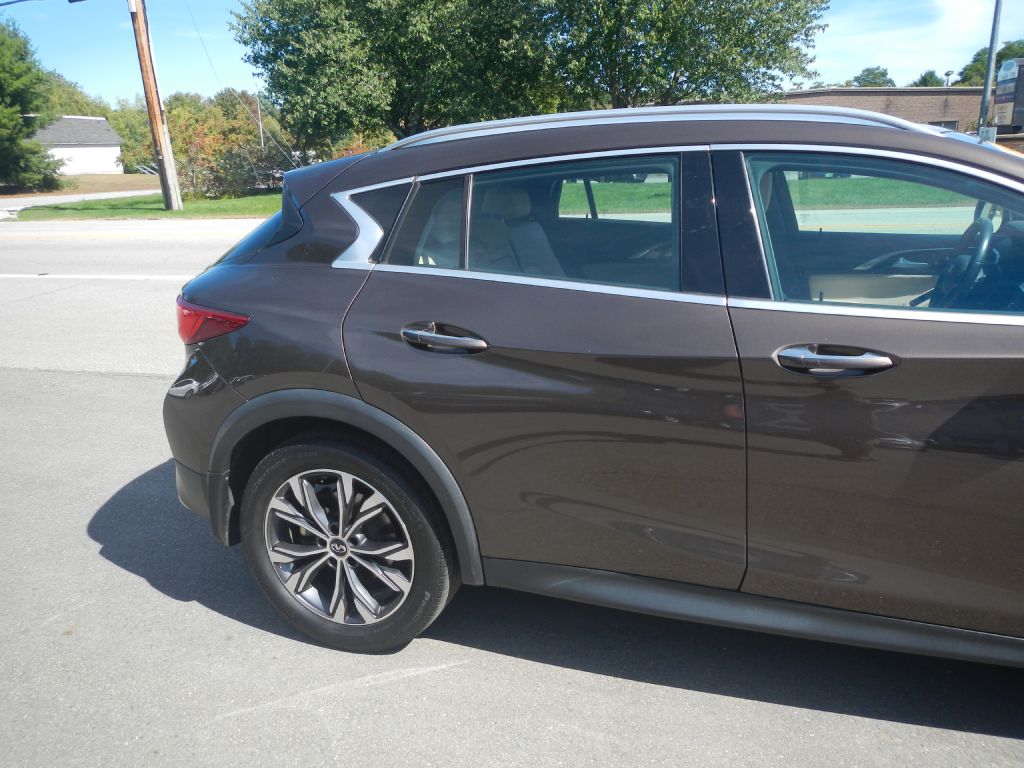 Photo 14 of this INFINITI QX30 AWD
