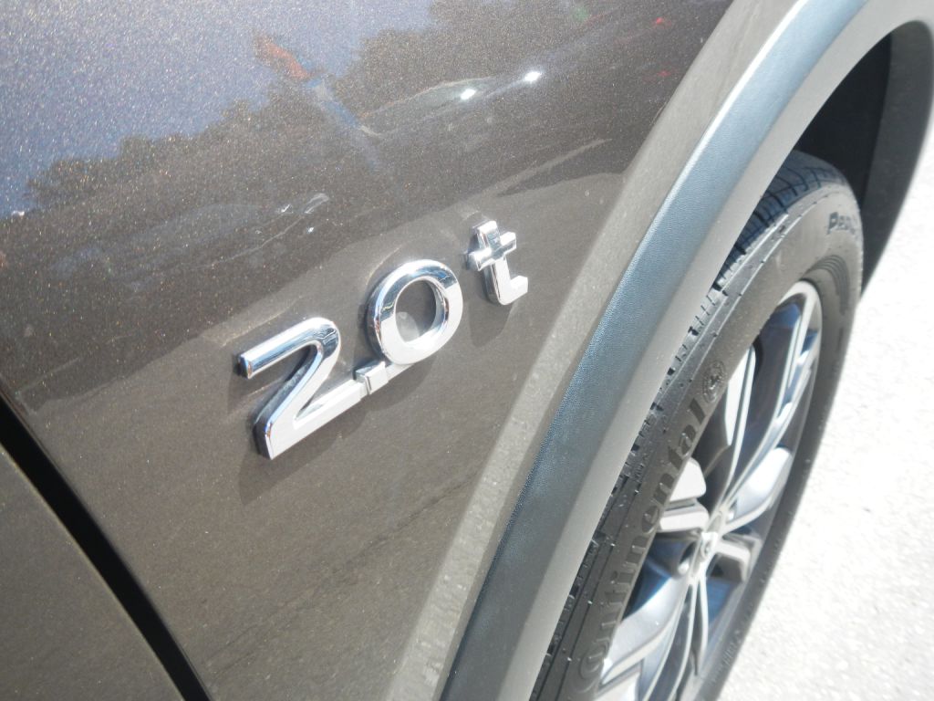 Photo 16 of this INFINITI QX30 AWD