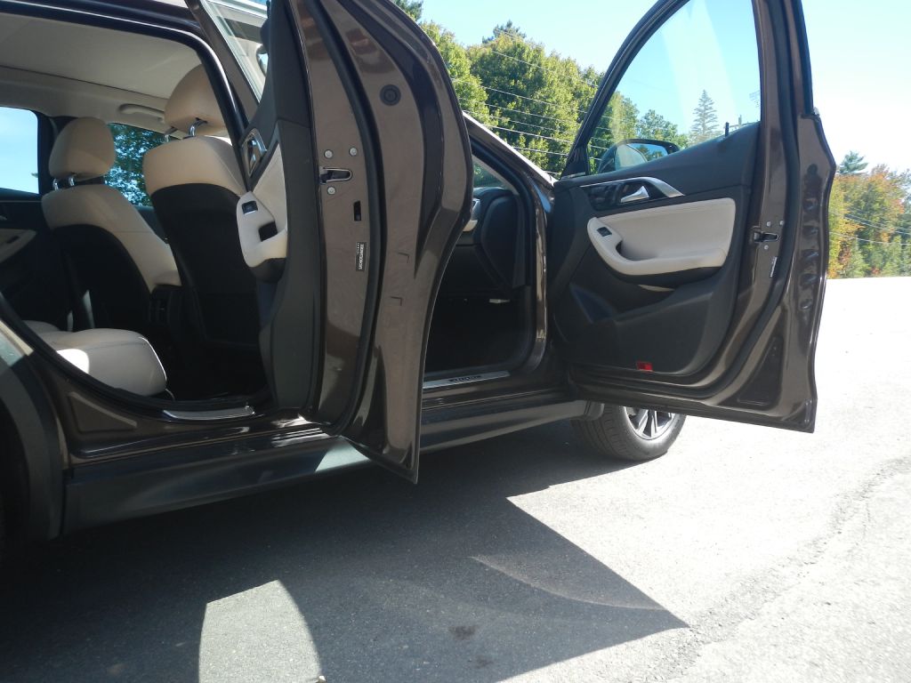 Photo 18 of this INFINITI QX30 AWD