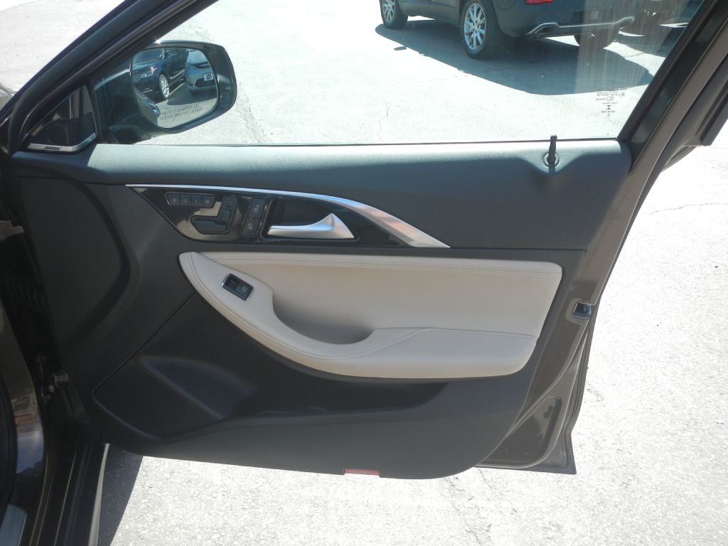 Photo 19 of this INFINITI QX30 AWD
