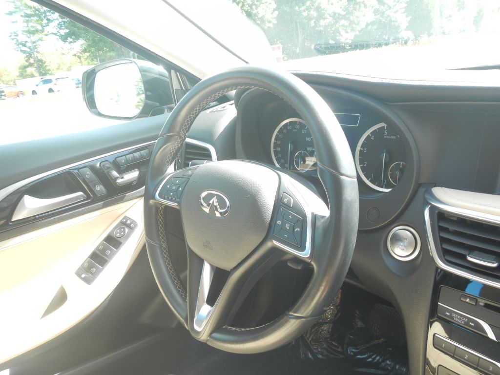 Photo 23 of this INFINITI QX30 AWD
