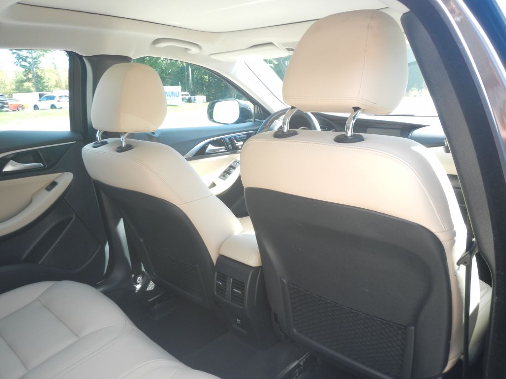 Photo 29 of this INFINITI QX30 AWD