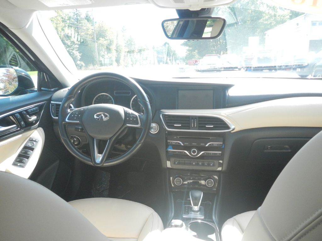 Photo 31 of this INFINITI QX30 AWD