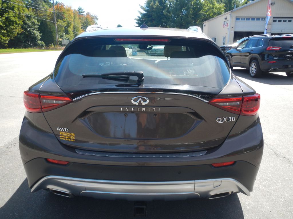 Photo 33 of this INFINITI QX30 AWD