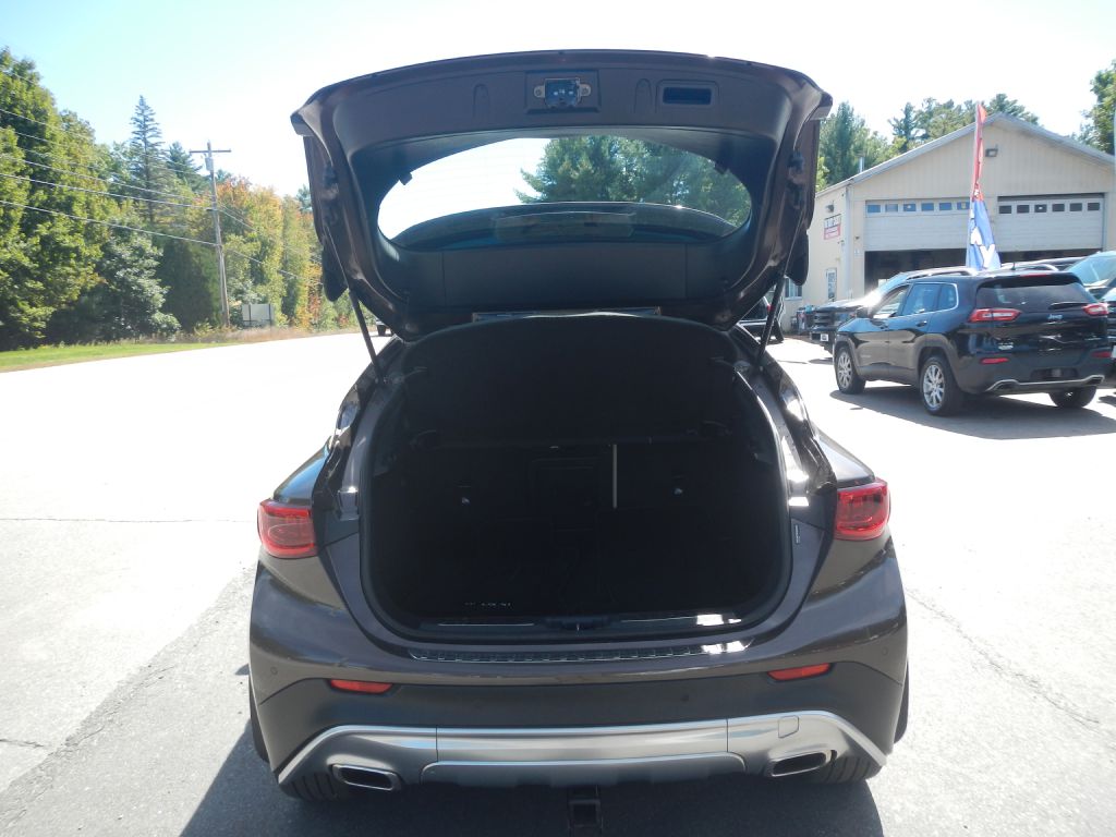 Photo 36 of this INFINITI QX30 AWD