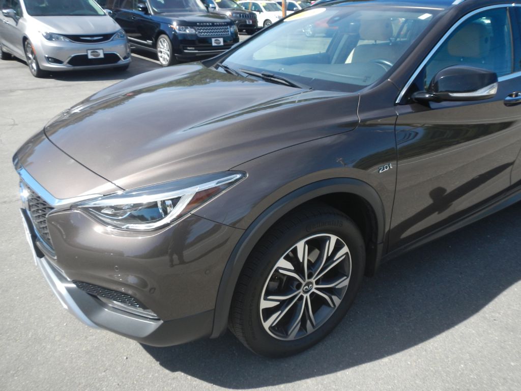 Photo 37 of this INFINITI QX30 AWD