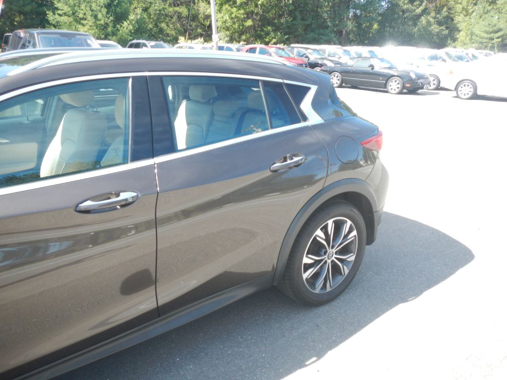 Photo 38 of this INFINITI QX30 AWD