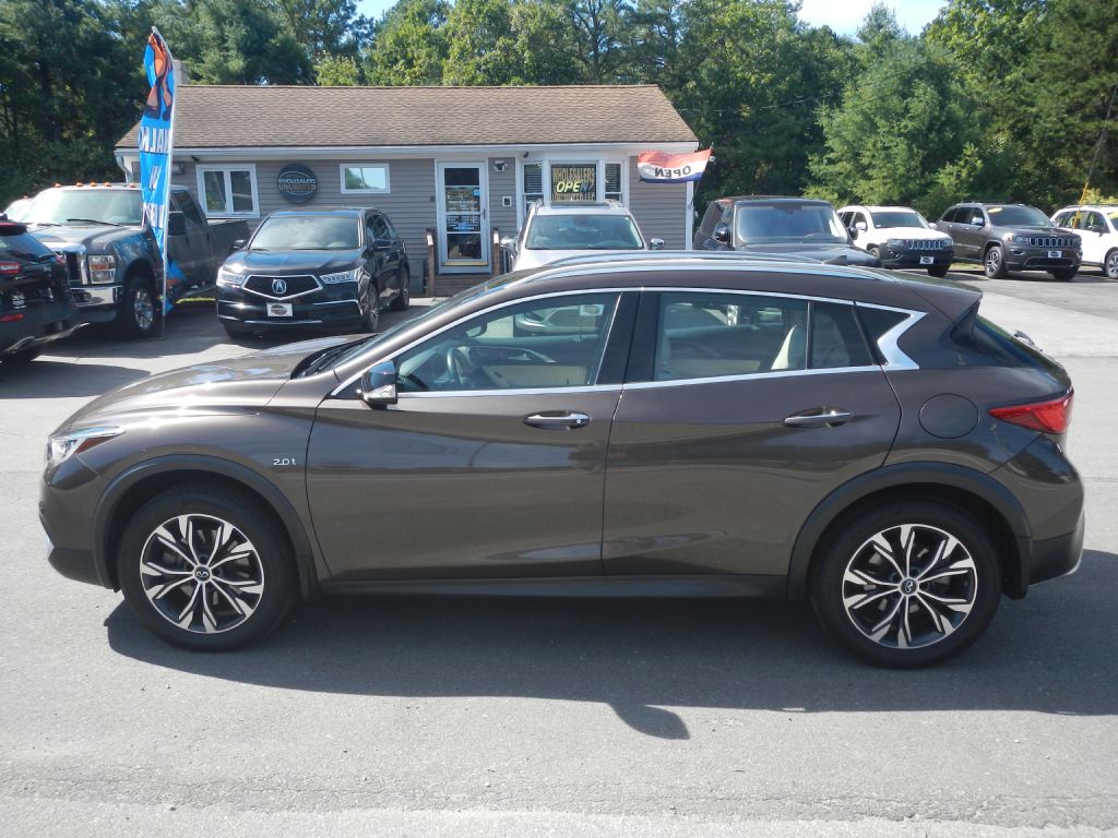 Photo 39 of this INFINITI QX30 AWD