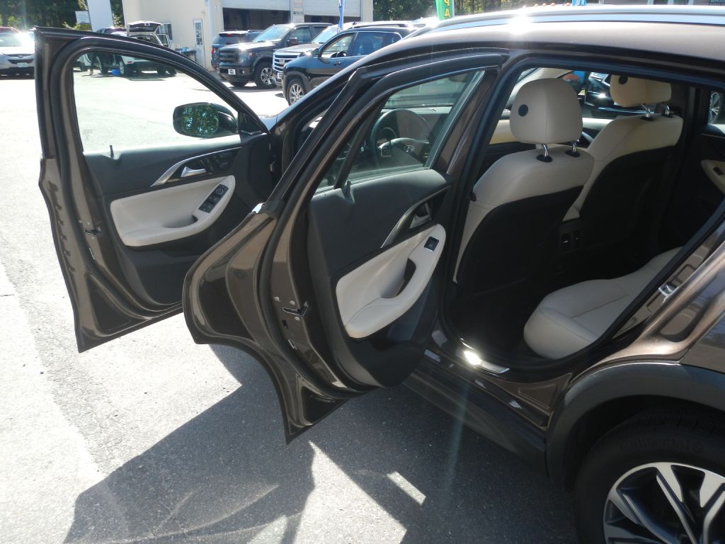 Photo 40 of this INFINITI QX30 AWD