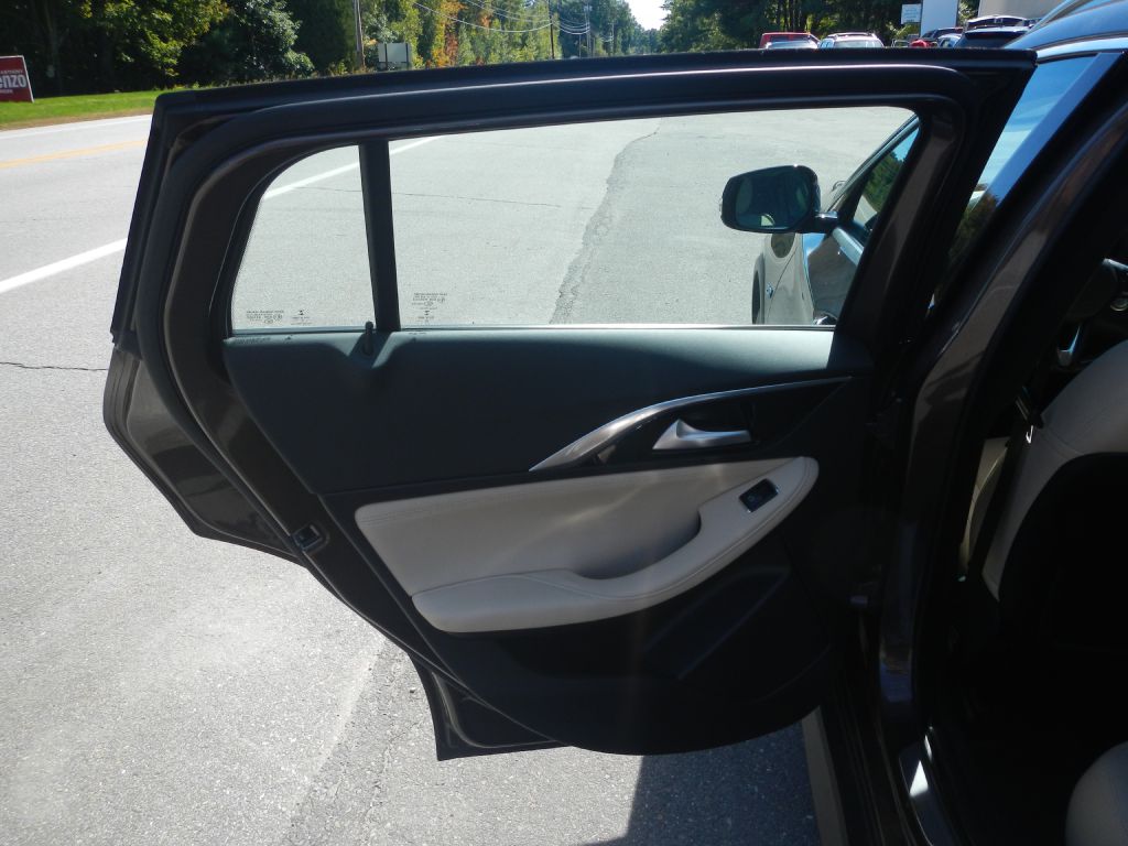 Photo 41 of this INFINITI QX30 AWD