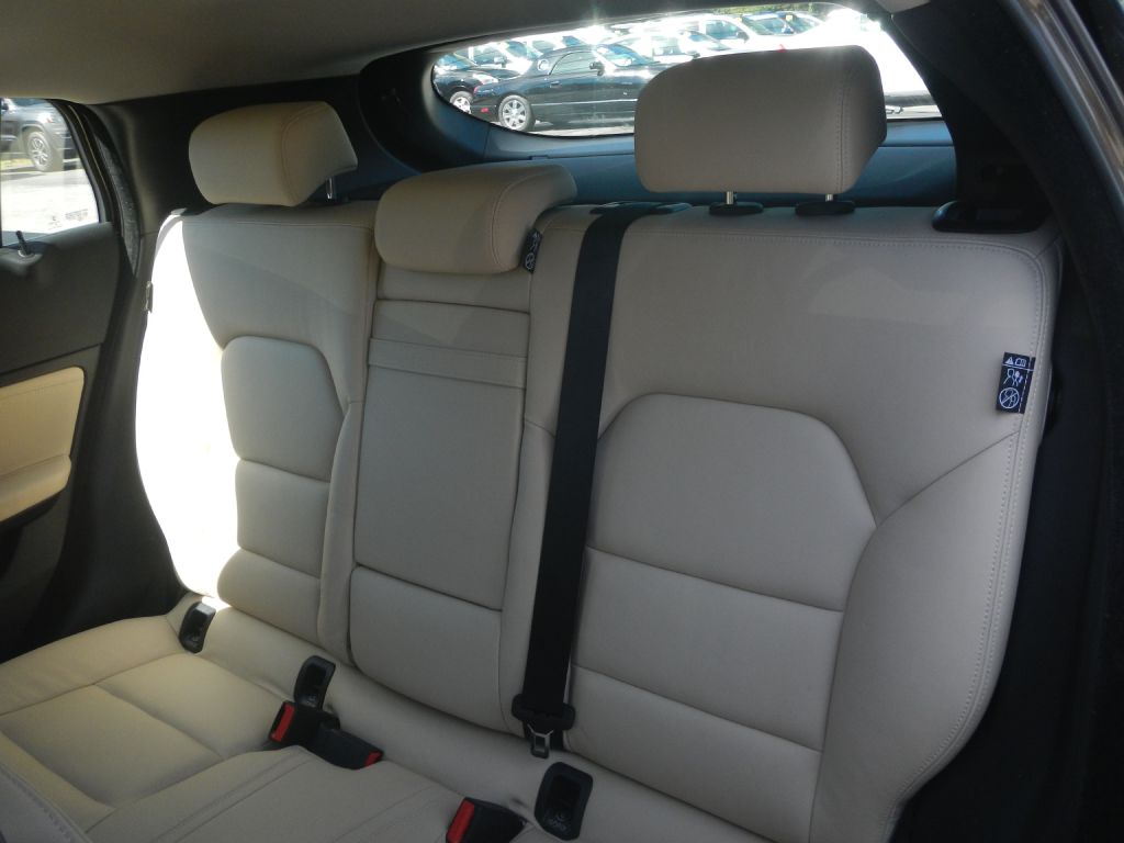 Photo 43 of this INFINITI QX30 AWD