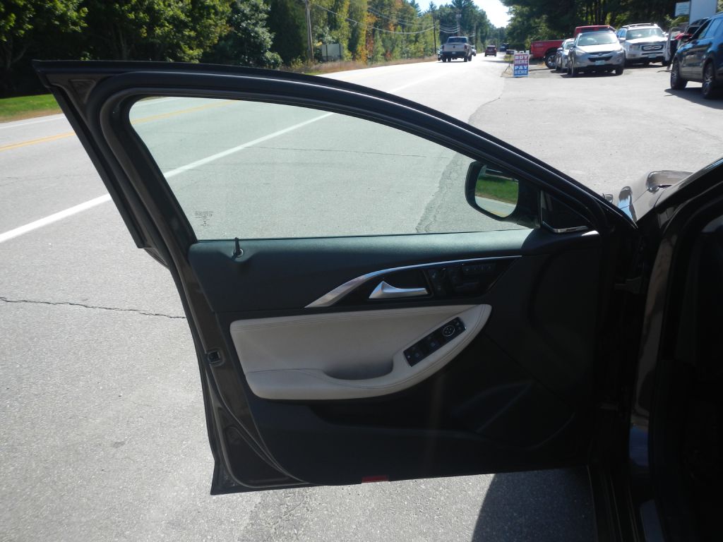 Photo 45 of this INFINITI QX30 AWD