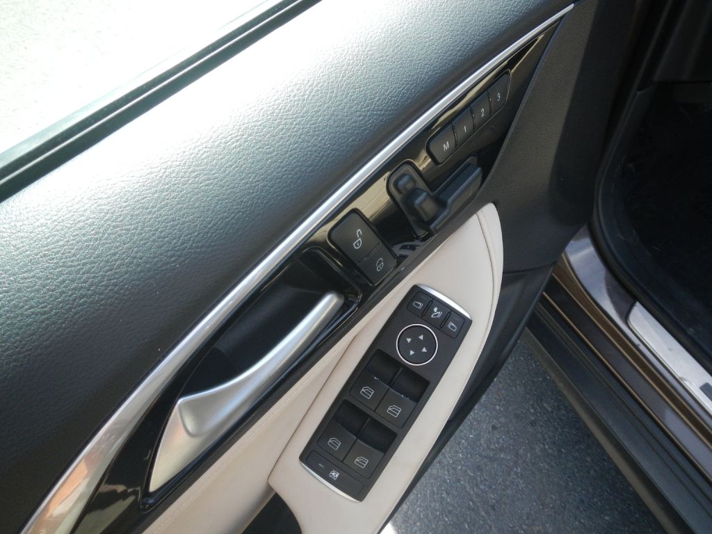 Photo 46 of this INFINITI QX30 AWD