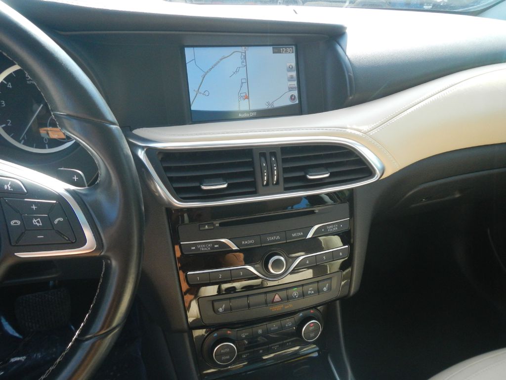 Photo 49 of this INFINITI QX30 AWD