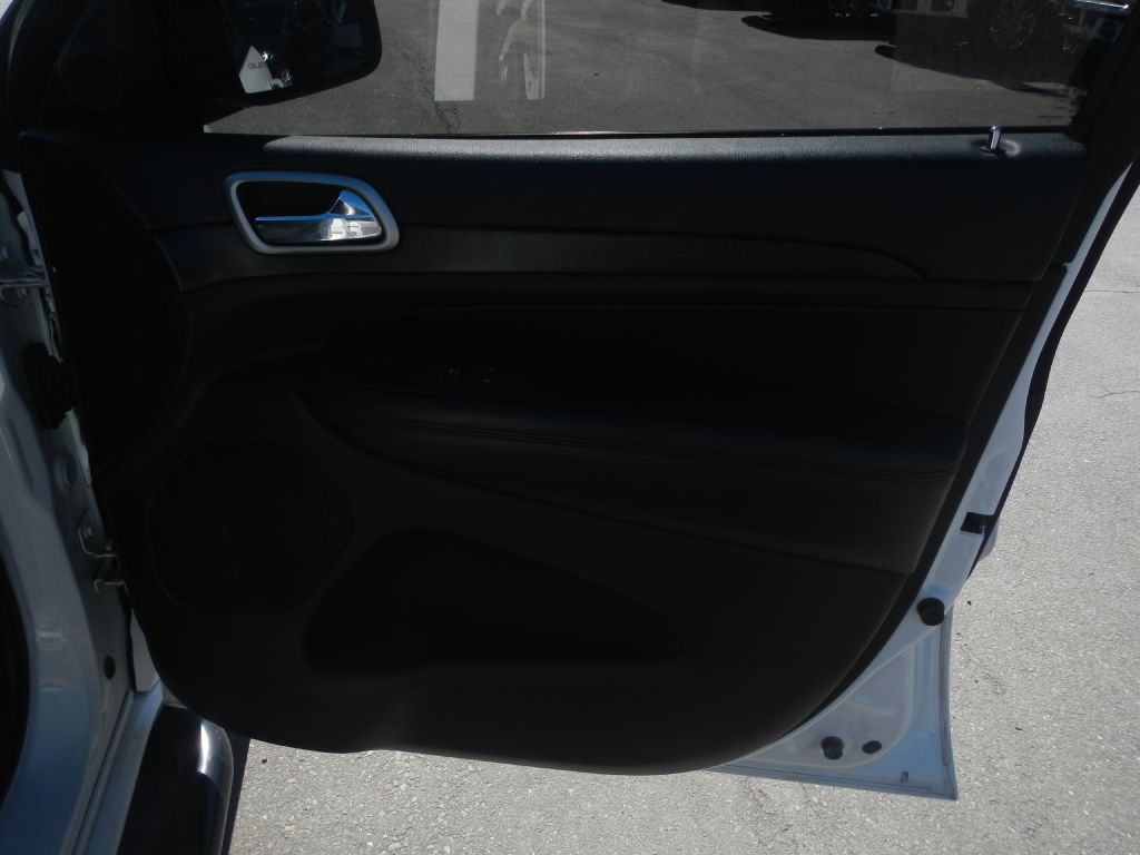 Photo 17 of this JEEP GRAND CHEROKEE