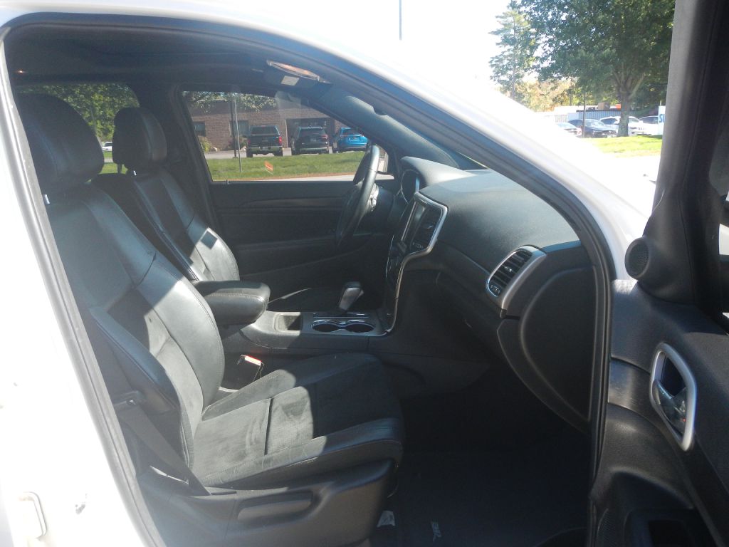 Photo 18 of this JEEP GRAND CHEROKEE