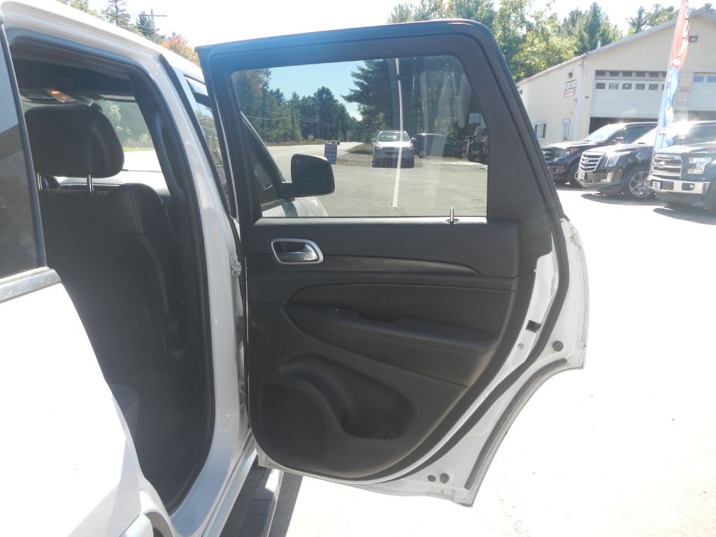 Photo 24 of this JEEP GRAND CHEROKEE