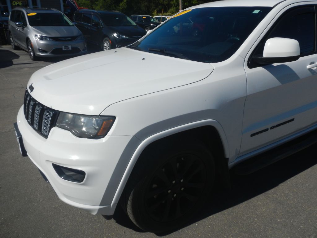 Photo 35 of this JEEP GRAND CHEROKEE