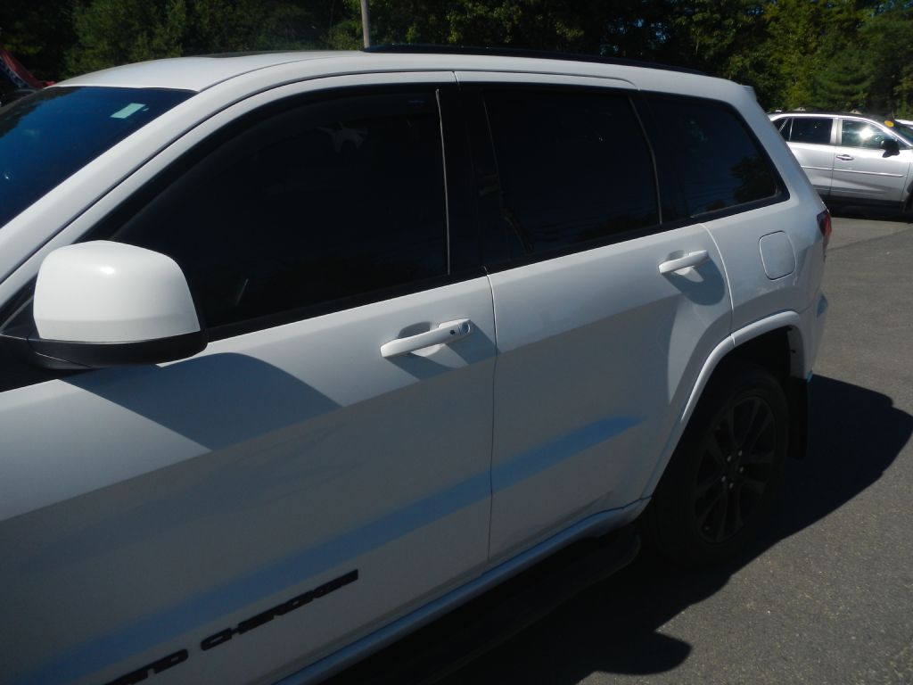 Photo 36 of this JEEP GRAND CHEROKEE