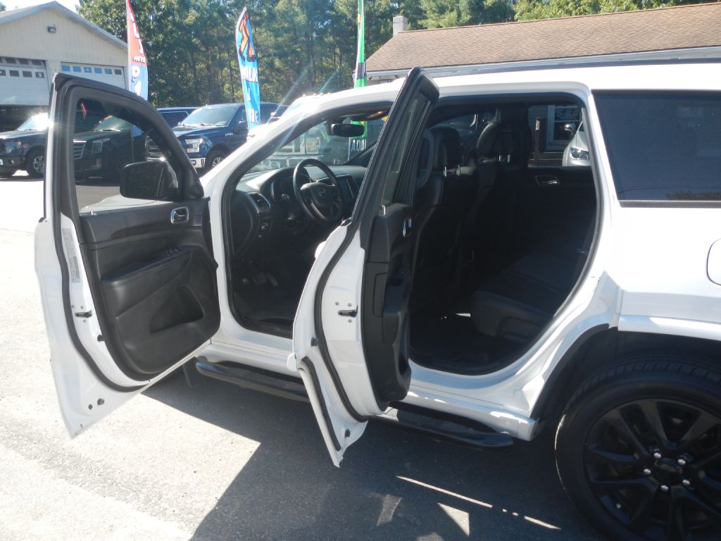 Photo 38 of this JEEP GRAND CHEROKEE