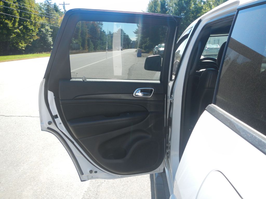 Photo 40 of this JEEP GRAND CHEROKEE