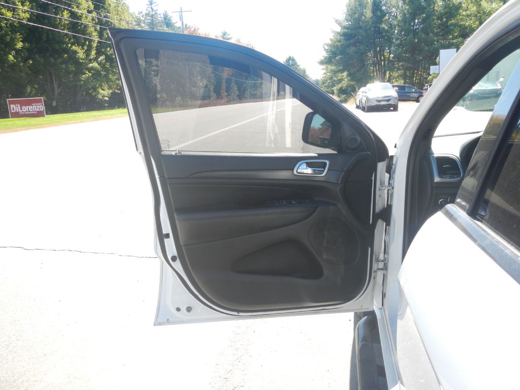 Photo 44 of this JEEP GRAND CHEROKEE