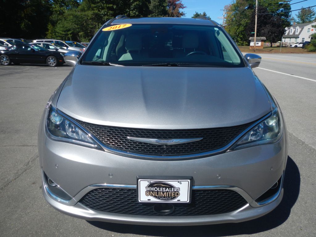 Photo 13 of this CHRYSLER PACIFICA