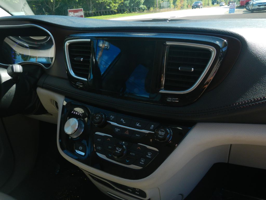 Photo 23 of this CHRYSLER PACIFICA