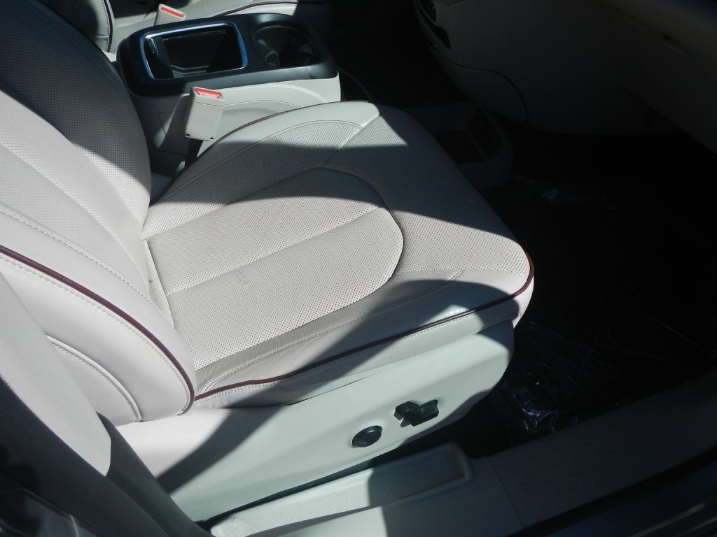 Photo 25 of this CHRYSLER PACIFICA