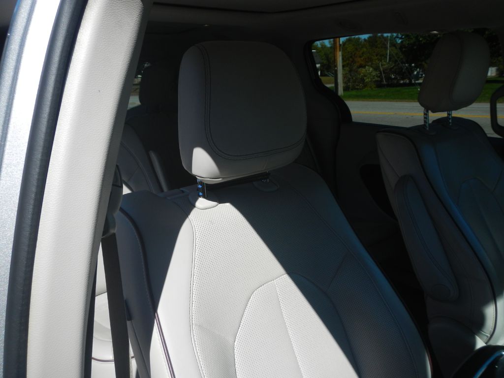 Photo 26 of this CHRYSLER PACIFICA