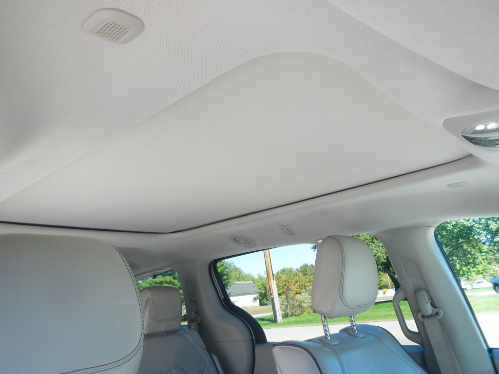 Photo 27 of this CHRYSLER PACIFICA