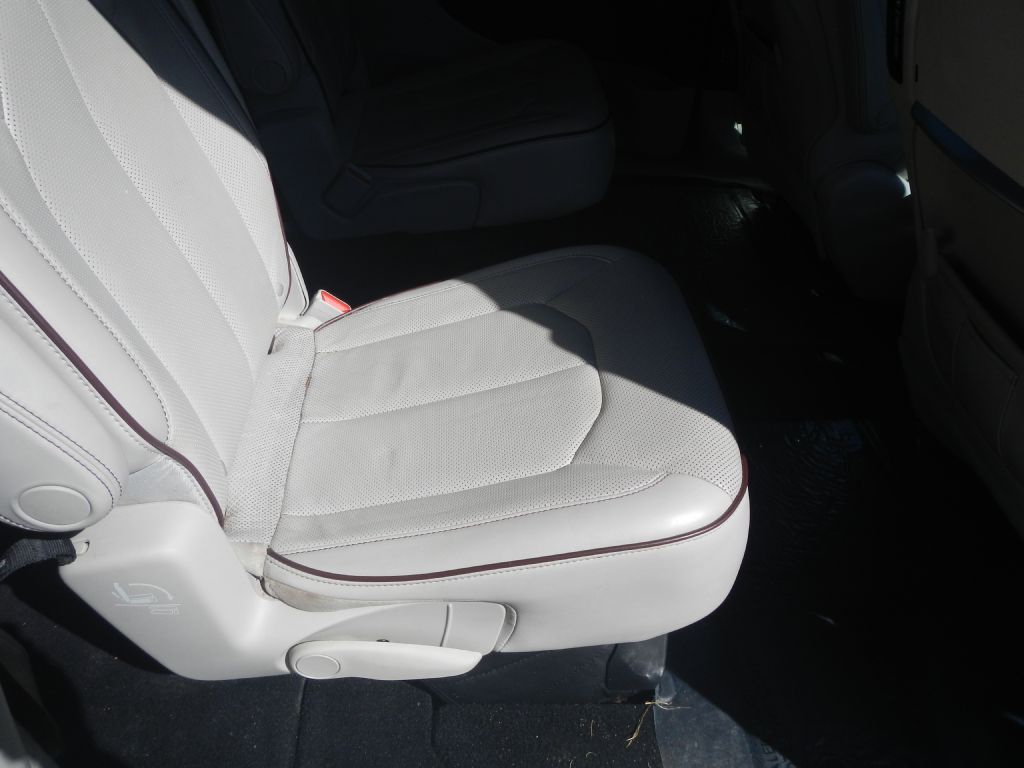 Photo 28 of this CHRYSLER PACIFICA
